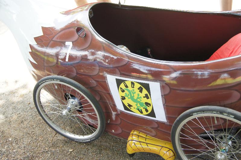 logo Batuc sur la voiture aigle